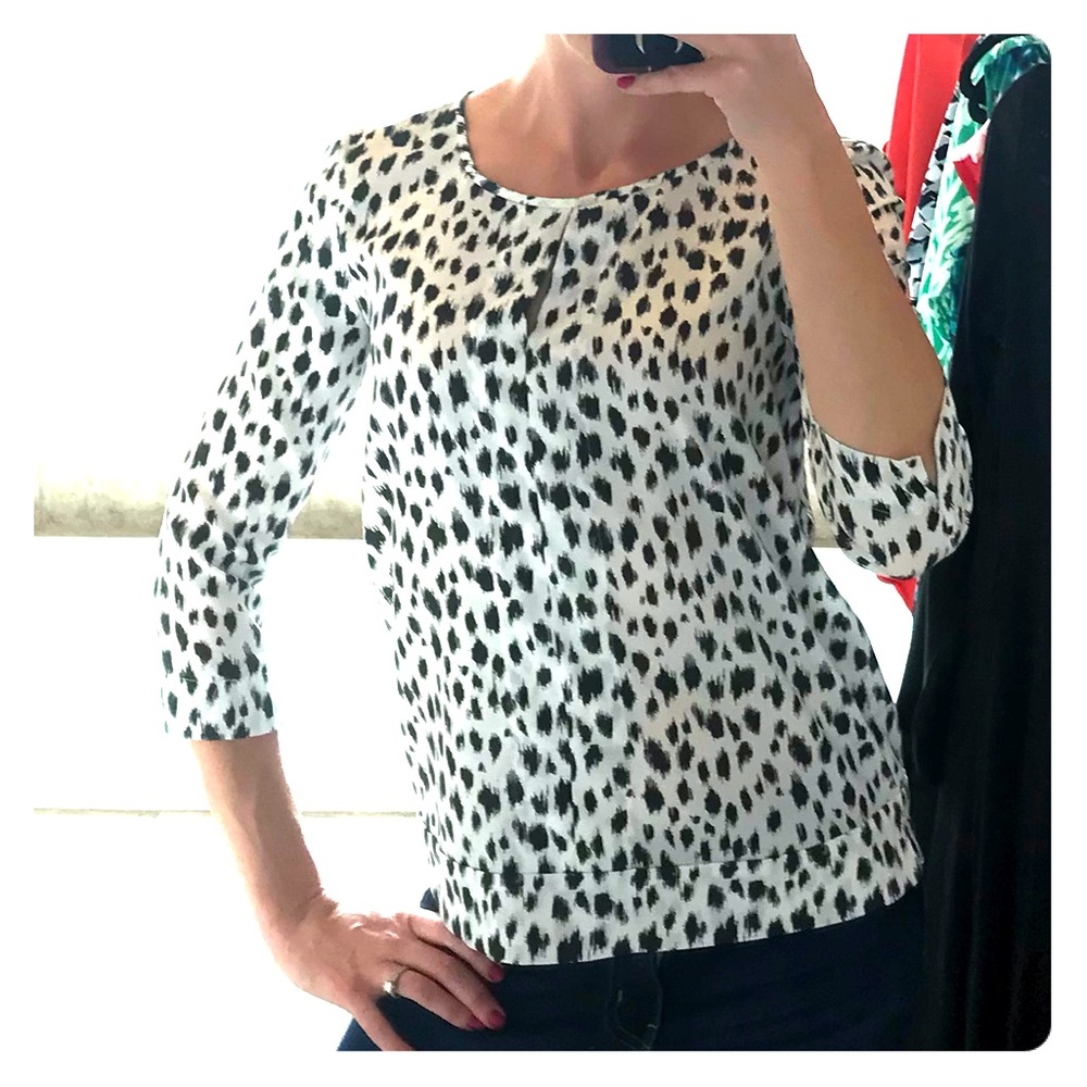 DKNY Gray and off-white blouse small